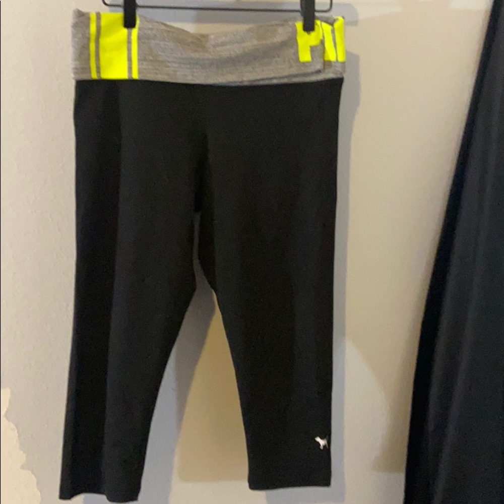 Pink Victoria’s Secret leggins